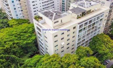 Apartamento 180m², 02 dormitórios (sendo 01 suíte), 03 banheiros e 01 vaga na garagem.    Condomínio com portaria 24hrs, salão de festa e playground.