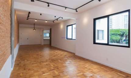 Apartamento 120,25 m², 02 dormitórios (sendo 01 suíte) e 02 banheiros.  Condomínio com portaria, segurança 24hrs.  Excelente localização á 6 minutos