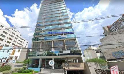 Conjunto comercial 37,02m², 01 banheiro e 01 vaga na garagem.    condomínio recepção e segurança 24hrs.   excelente localização entre as ruas dos