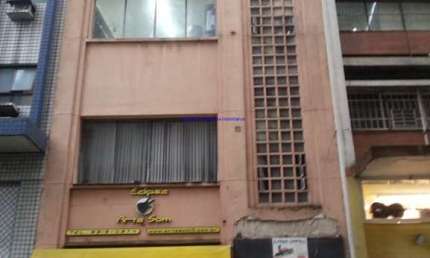 Prédio comercial 567m², com 3 andares, entrada privativa, 03 amplas salas com 140m² área útil cada, 06 banheiros e corredor, 189m² área total.