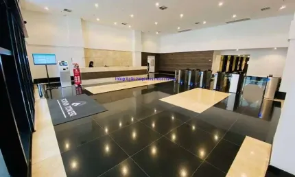 Conjunto comercial 1.068m², 08 banheiros e 30 vagas na garagem.  Excelente localização á 9 minutos andando para a estação do metrô Palmeiras