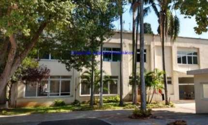 Prédio comercial 5000m², 14 salas, 08 banheiros e 40 vagas na garagem   Excelente localização entre as Alamedas dos Quinimouras, Sorimãs e Avenida