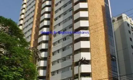 Apartamento 188m², 04 dormitórios (sendo 01 suíte), 02 banheiros e 03 vagas na garagem.  Condomínio com portaria, segurança 24hrs, piscina