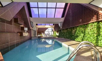 Condomínio com portaria, segurança 24hrs, Piscina, Academia e Área Verde.  Excelente localização entre as Avenidas Nove de Julho, Brigadeiro Faria