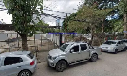 Terreno 425m².    Excelente localização entre as Ruas Coronel Joaquim Ferreira Lobo, Ramos Batista e Avenida Brigadeiro Faria Lima; Próximo da estação
