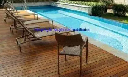 Apartamento 130m², 02 dormitórios ( 1 suíte), 02 banheiros e 02 vagas na garagem   condomínio com portaria 24hrs, piscina, salão de festa e academia.