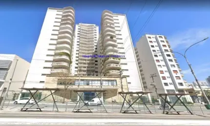 Apartamento 120m², 02 dormitórios, 02 banheiros e 01 vaga na garagem.    Condomínio com portaria.   Excelente localização entre as Alamedas Eduardo