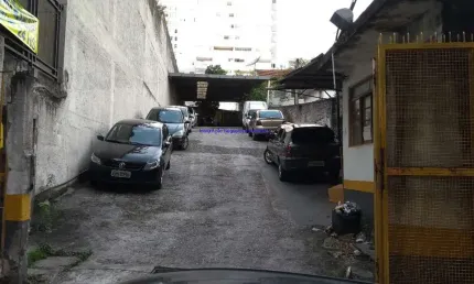 Terreno com 435m², com casa nos fundos.  excelente localização á 9 minutos andando par aa estação do metrô metro higienópolis-mackenzie;