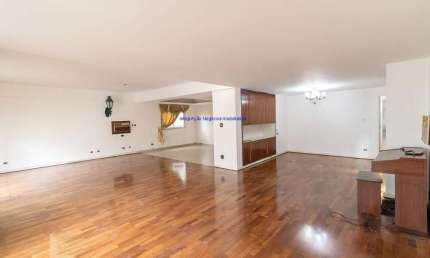 Apartamento 300m², 04 dormitórios (sendo 02 suítes), 05 banheiros e 03 vagas na garagem.   Condomínio com portaria, segurança 24hrs