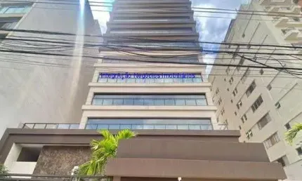 Apartamento 310m², 05 dormitórios (sendo suítes), 06 banheiros e 04 vagas na garagem.  condomínio com portaria, segurança 24hrs, piscina aquecida,