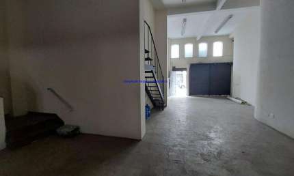 Prédio Comercial 444m² sendo Loja térrea 141m² com 02 banheiros;  Mezanino = 63m² com 01 banheiro; Depósito 20m²; Sobreloja 220m² com 2 banheiros