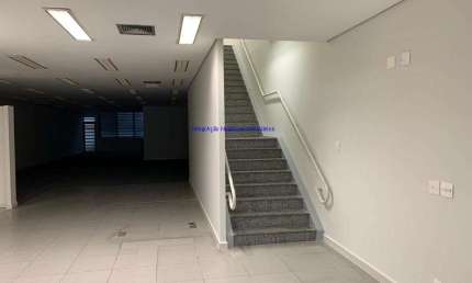 Loja 557m², 03 banheiros.  Excelente localização á 5 minutos andando para a estação do metrô República; Entre a Rua do Boticário, Largo do Paissandu