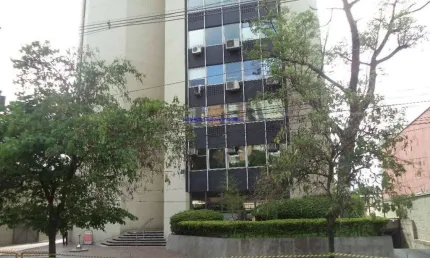 Conjunto Comercial 204m², 02 banheiros e 04 vagas na garagem.  Condomínio com recepção e segurança 24hrs.  Excelente localização entre as Ruas Eliseu