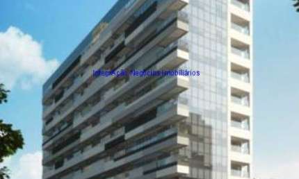 Conjunto Comercial 37m², 01 sala, 01 banheiro e 01 vaga na garagem.  Condomínio com portaria 24hrs.  Excelente localização