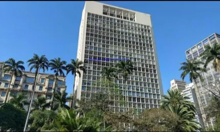 Conjunto comercial 185m², 04 banheiros.  condomínio com recepção e segurança 24hrs.  excelente localização á 4 minutos andando para a estação do metrô