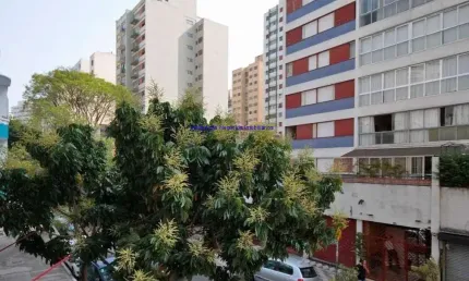 Apartamento 81m², 02 dormitórios e 02 banheiros.  Condomínio com portaria.  Excelente localização á 5 minutos andando para a estação do metrô