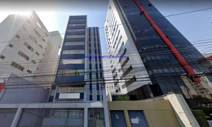 Prédio Comercial 1.600m², 12 conjuntos mais apartamentos, 16 banheiros e 12 vagas na garagem.  Excelente localização