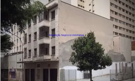 Prédio Residencial 979m², 27 dormitórios e 27 banheiros. Edifício com 03 pavimentos e térreo, total de 11 apartamentos; 04 apartamentos.