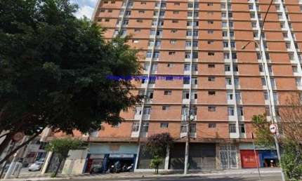 Apartamento Cobertura 127m², 01 dormitório e 01 banheiro.  Condomínio com portaria.   Excelente localização á 8 minutos andando para a estação