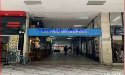 Sobreloja 675m², 03 banheiros, 01 copa.  excelente localização á 2 minutos andando para a estação do metrô república; próximo a rua basílio da gama