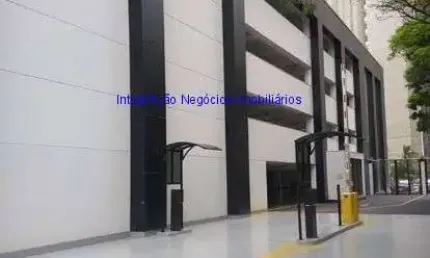 Laje Comercial 1.069m², 10 banheiros e 30 vagas na garagem.  Excelente localização á 9 minutos andando para a estação do metrô Palmeiras Barra-Funda;