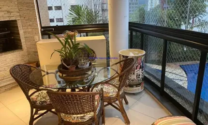 Apartamento 173m², 04 dormitórios (sendo 03 suítes), 04 banheiros e 04 vagas na garagem.  Condomínio com portaria 24hrs, piscina, salão de festa.