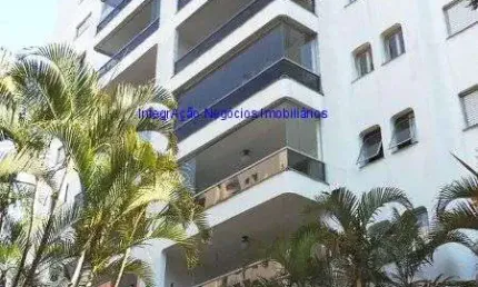 Apartamento 220m², 04 dormitórios (sendo 03 suítes), 05 banheiros e 04 vagas na garagem.  condomínio com portaria, segurança 24hrs, piscina.