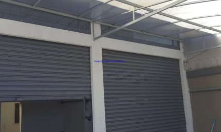 Loja 200m², 03 banheiros e 04 vagas na garagem. Imóvel com é direito duplo e mezanino.  Excelente localização entre as Ruas Lourenço Marques,