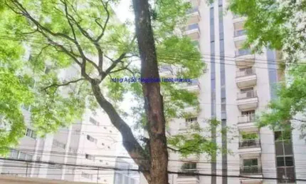 Apartamento 500m², 04 dormitórios (sendo suítes, 01 máster), 06 banheiros e 05 vagas na garagem. Possui 02 quartos de serviço.