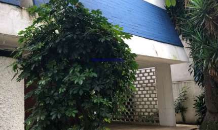 Casa Térrea Comercial ou Residencial 348m², 03 dormitórios, 02 banheiros e 04 vagas na garagem.  Excelente localização entre as Ruas Safira, Cruz