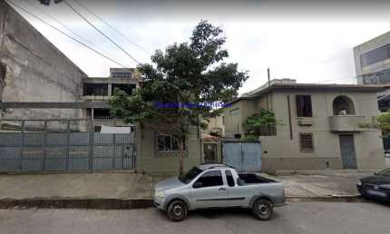 Prédio Comercial 1.084m², 04 banheiros e 04 vagas.   Excelente localização entre as Ruas Solimões, Anhanguera e Baronesa de Porto Carreiro.