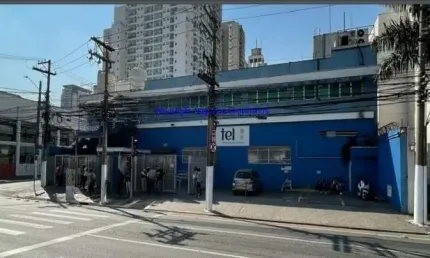 Prédio Comercial 3.300m², 04 banheiros e 04 vagas na garagem.  Excelente localização á 8 minutos andando para a estação do metrô Palmeiras Barra-Funda