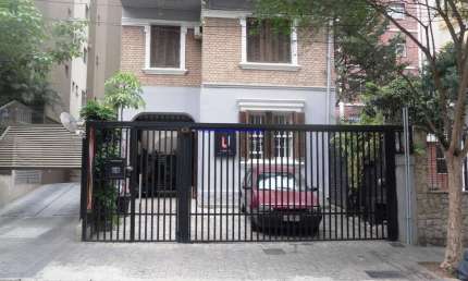 Casa Comercial 252m², 07 salas, 07 banheiros e 02 vagas na garagem.  Excelente localização á 8 minutos andando para a estação do metrô Higienópolis