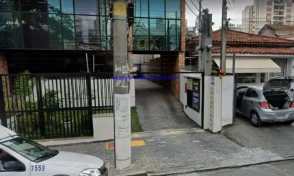 Conjunto comercial 64m², 01 banheiro e 01 vaga na garagem.  condomínio com recepção e segurança 24hrs.  excelente localização