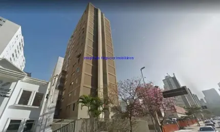 Apartamento 78m², 02 dormitórios, 01 banheiro e 01 vaga na garagem.  Condomínio com portaria 24hrs e salão de festa.  Excelente localização