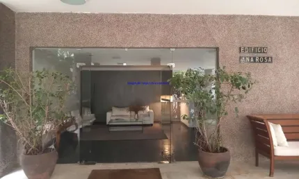 Apartamento Cobertura 328m², 04 dormitórios (sendo 03 suítes, 01 máster), 04 banheiros e 02 vagas na garagem.  Condomínio com portaria, segurança 24hr