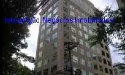 Condomínio com portaria e segurança.  excelente localização á 10 minutos andando para a estação do metrô vila olímpia; entre as ruas helena,