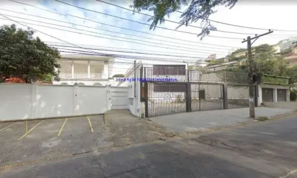 Sobrado Comercial 08 salas, 06 banheiros e 12 vagas na garagem.  Excelente localização entre as Rua Itapicuru e Avenida Pacaembu.