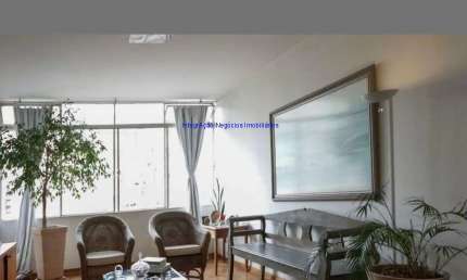 Apartamento 137m², 03 dormitórios e 02 banheiros.  Condomínio com portaria 24hrs.  Excelente localização á 6 minutos andando para a estação do metrô