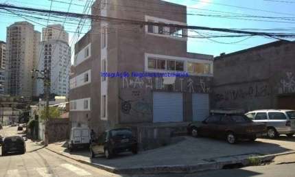 Prédio Comercial 620m², 04 banheiros e 05 vagas na garagem.  Excelente localização entre as Ruas Lira e Romeu Perrotti.