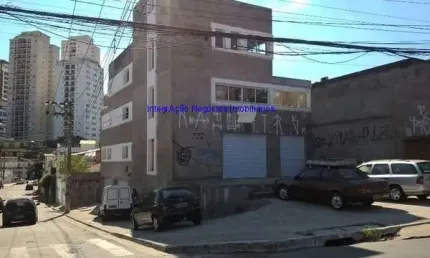 Prédio comercial 620m², 04 banheiros e 05 vagas na garagem.  excelente localização entre as ruas lira e romeu perrotti.