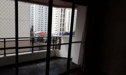Apartamento 95m², 03 dormitórios (sendo 01 suíte), 02 banheiros e 02 vagas na garagem.  Condomínio com portaria, segurança 24hrs, piscina, salão