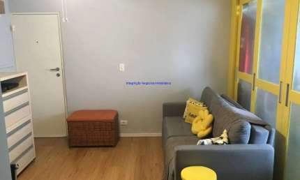 Apartamento 42m², 01 dormitório, 01 banheiro e 01 vaga na garagem.  Condomínio com portaria 24hrs.  Excelente localização á 1 minutos andando para a a