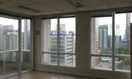 Conjunto Comercial 254m², 03 banheiros e 08 vagas na garagem.  Condomínio com recepção e segurança 24hrs.  Excelente localização