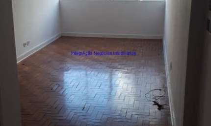 Apartamento 96m², 02 dormitórios (sendo 01 suíte) e 02 banheiros.   Condomínio sem portaria.  Excelente localização á 7 minutos andando para a estação