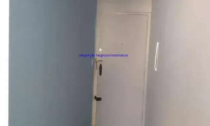 Apartamento 52m², 01 dormitório e 01 banheiro.  Condomínio com portaria e segurança 24hrs.  Excelente localização á 6 minutos andando para a estação