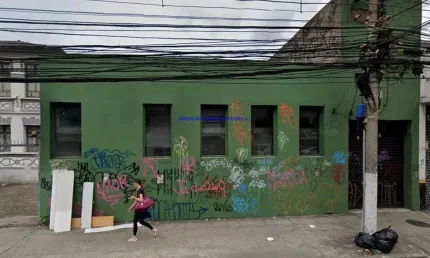 Galpão 980m², Vão com possibilidade de divisão com 04 banheiros.  Excelente localização á 3 minutos andando para a estação do metrô Faria Lima;