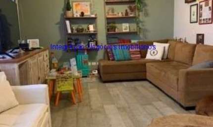Apartamento 133m², 03 dormitórios (sendo 01 suíte), 03 banheiros e 01 vaga na garagem.  Condomínio com portaria, segurança 24hrs e salão de festa.