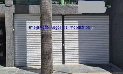Loja 600m², Salão mais Mezanino, 06 banheiros. Divididos em terreo 250 m2 Subsolo 200 m2 e mezanino 150 m2.