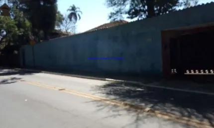 Casa 564m², 03 dormitórios (sendo 02 suítes), 03 banheiros e 10 vagas na garagem.   Excelente localização entre as Ruas Alexandrina, Mamud Rahd e Aven